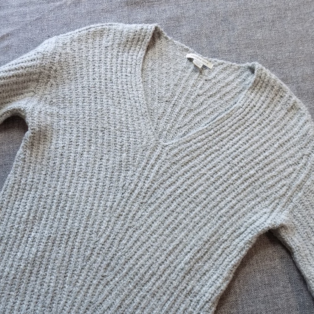 American Eagle Outfitters Womens V Neck Sweater Small S Long Gray Ribbed Knit